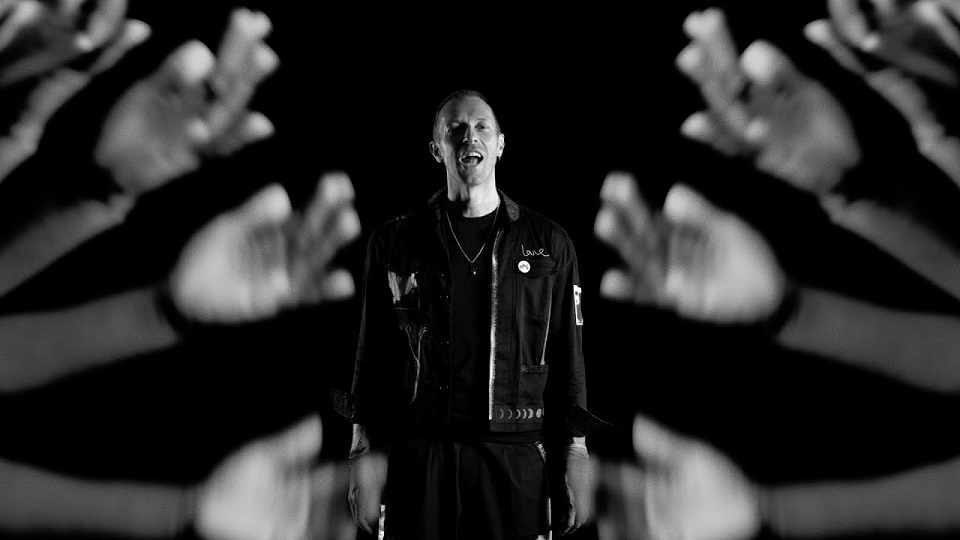 Coldplay lança clipe do single ‘feelslikeimfallinginlove’