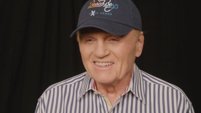 Bruce Johnston deixa os Beach Boys após 61 anos