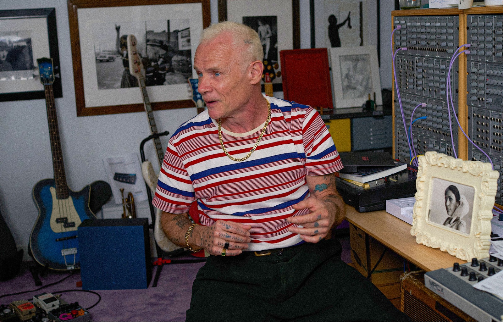 Flea, do Red Hot Chili Peppers, lança primeiro álbum solo