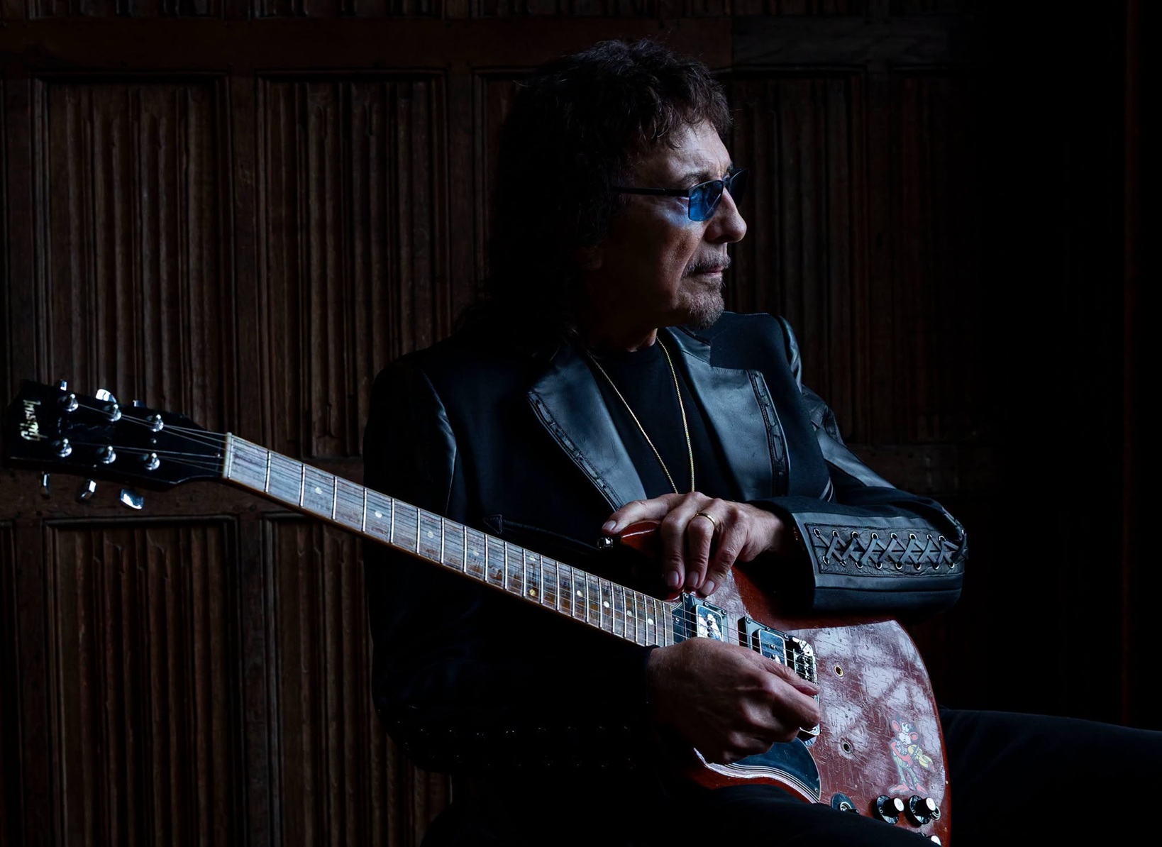 Tony Iommi (Black Sabbath) anuncia novo álbum solo ‘From The Dark’