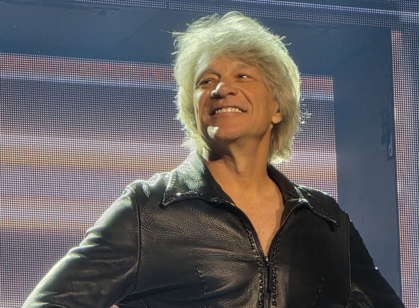 Bon Jovi retorna aos palcos após cirurgia de Jon Bon Jovi