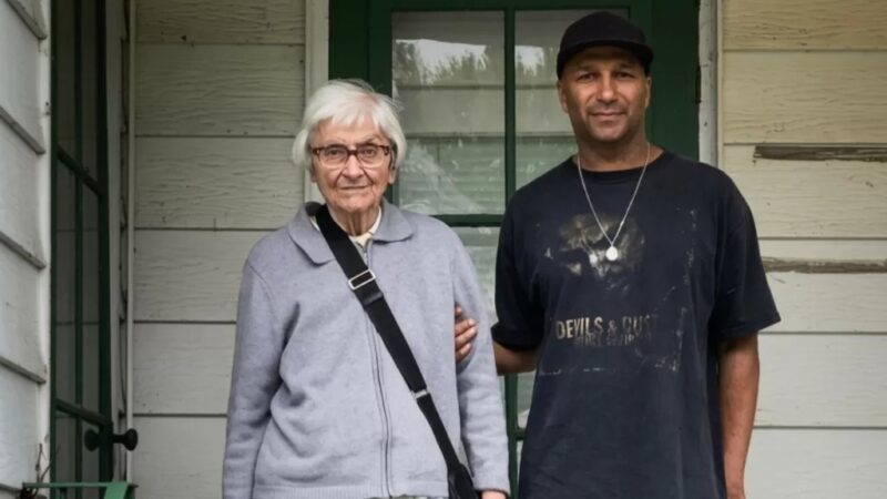 Tom Morello lamenta morte da mãe, Mary Morello, aos 102 anos