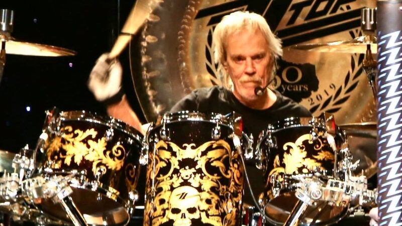 Frank Beard, baterista do ZZ Top, morre aos 77 anos