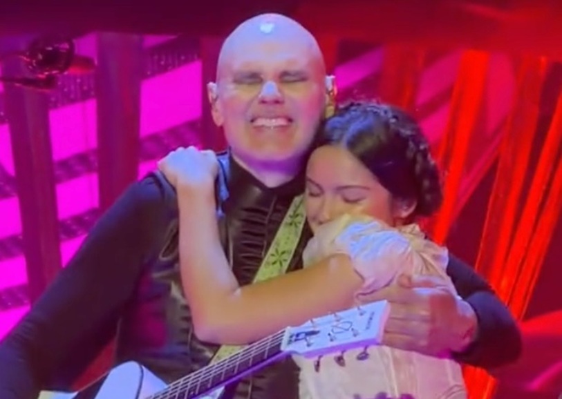 Smashing Pumpkins toca ‘Thirty-Three’ com Olivia Rodrigo no Lollapalooza