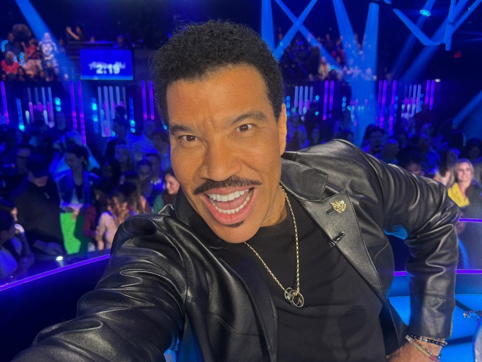 Lionel Richie recebe alta de hospital após internação na UTI