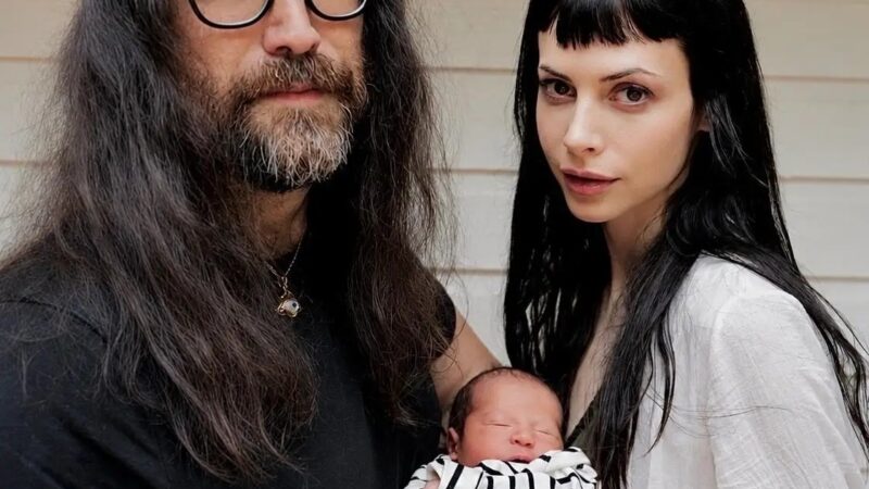 Sean Lennon anuncia nascimento de neto de John Lennon