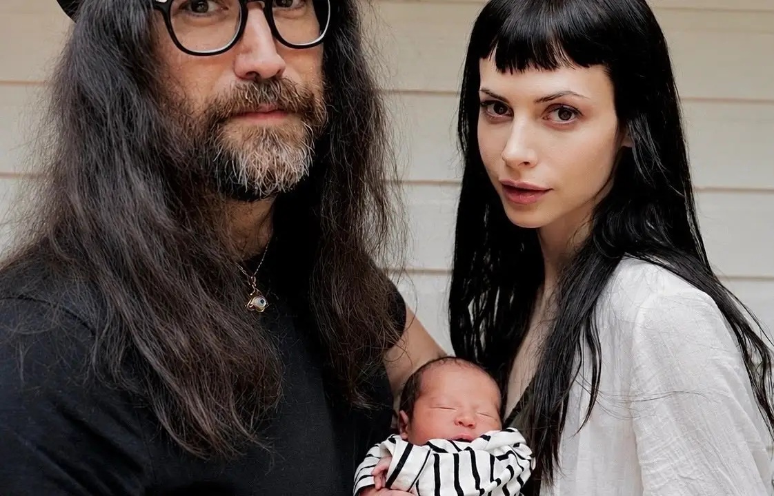 Sean Lennon anuncia nascimento de neto de John Lennon