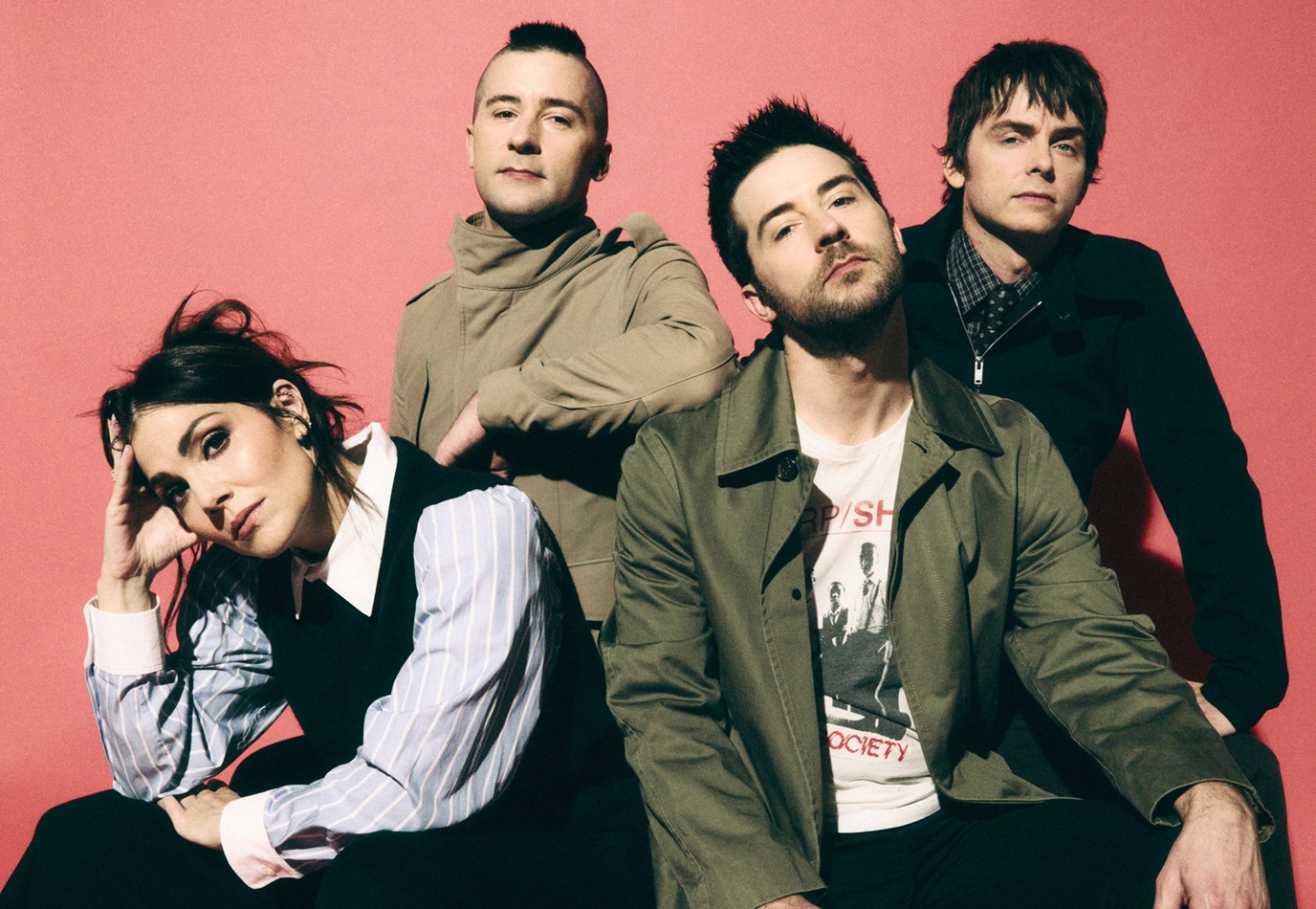 The Interrupters lança novo single ‘Warrior Spirit’ com homenagem aos anos 80