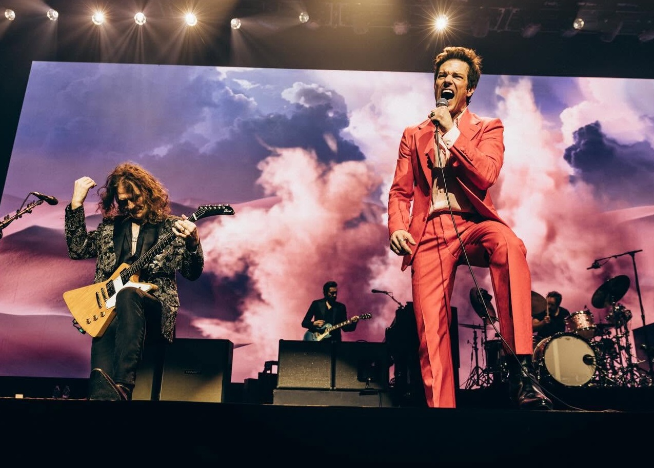 Lollapalooza 2027 anuncia line-up com The Killers, Charli XCX, Travis Scott e David Guetta