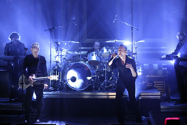 Depeche Mode toca o novo single ‘Where’s the Revolution’ no ‘The Tonight Show’; assista