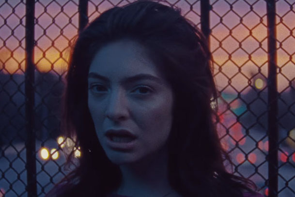 Lorde está de volta com o clipe da inédita ‘Green Light’; assista