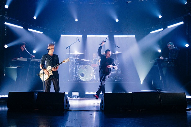 Depeche Mode toca o single ‘Where’s the Revolution’ no programa de James Corden