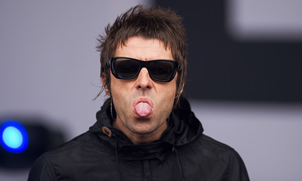 Liam Gallagher diz não conseguir escrever grandes músicas: “Sou limitado”
