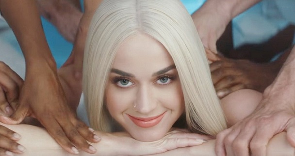 Katy Perry vira prato principal no clipe do novo single ‘Bon Appétit’