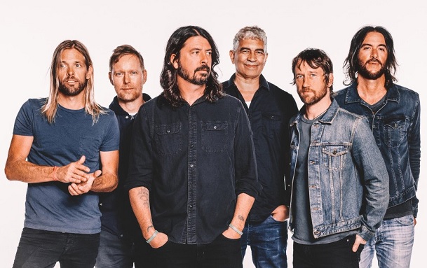 Foo Fighters lança clipe do novo single ‘The Sky Is A Neighborhood’
