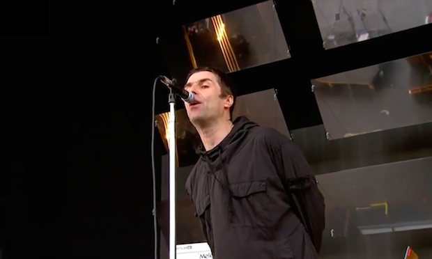 Liam Gallagher canta ‘Don’t Look Back In Anger’ no festival Glastonbury; veja