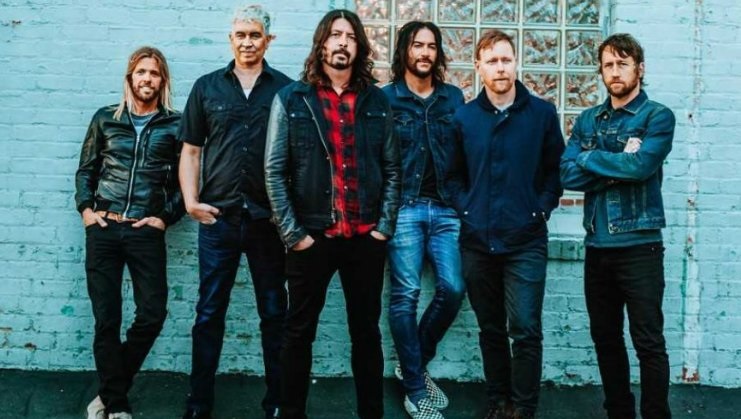 Foo Fighters toca a inédita ‘Dirty Water’ em show em Paris