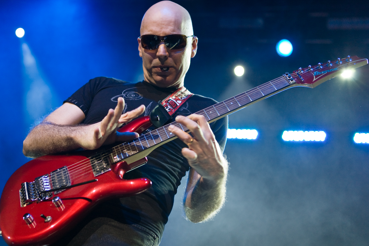 Joe Satriani retorna ao país em agosto, diz jornal