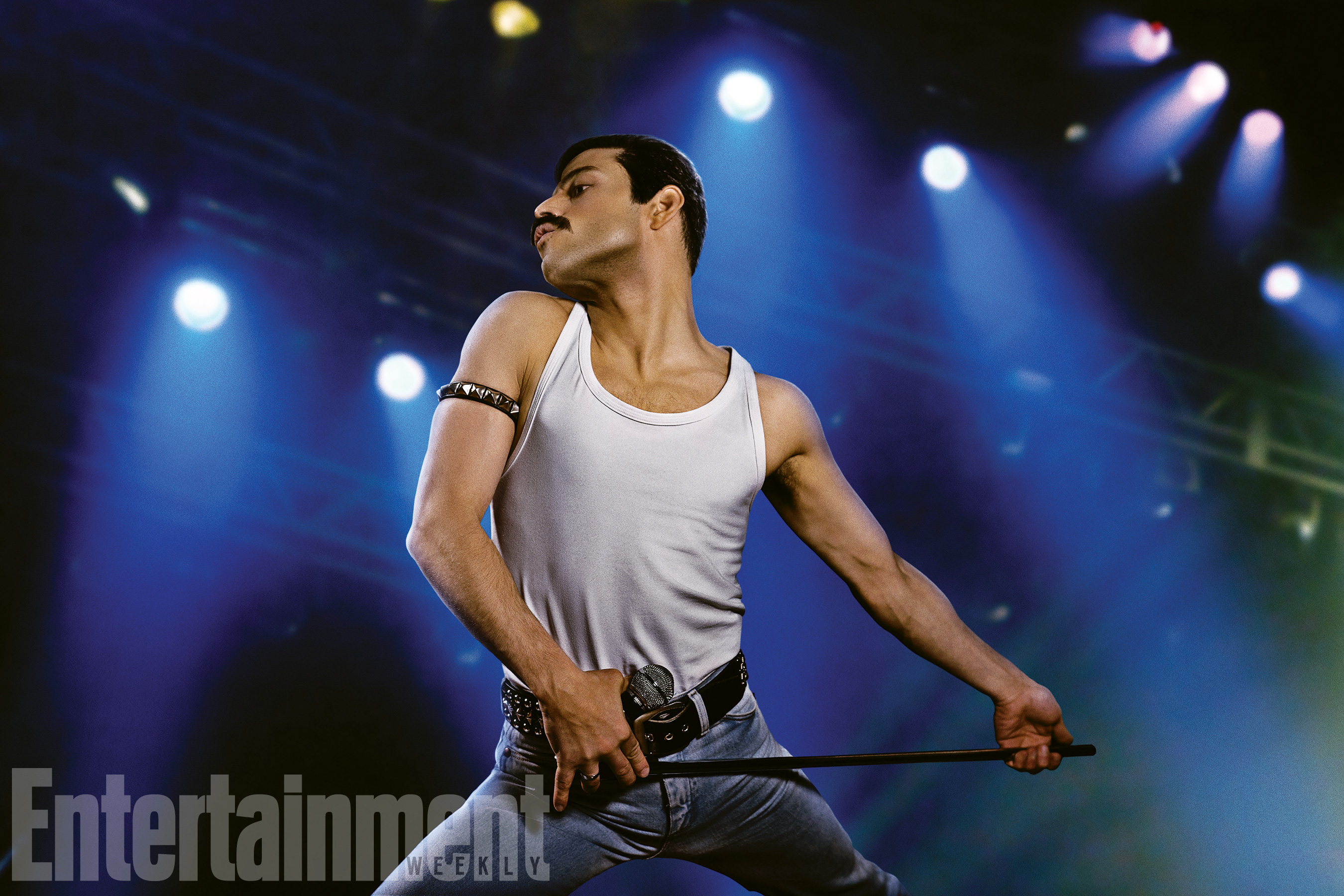 Rami Malek posa como Freddie Mercury em foto do filme ‘Bohemian Rhapsody’