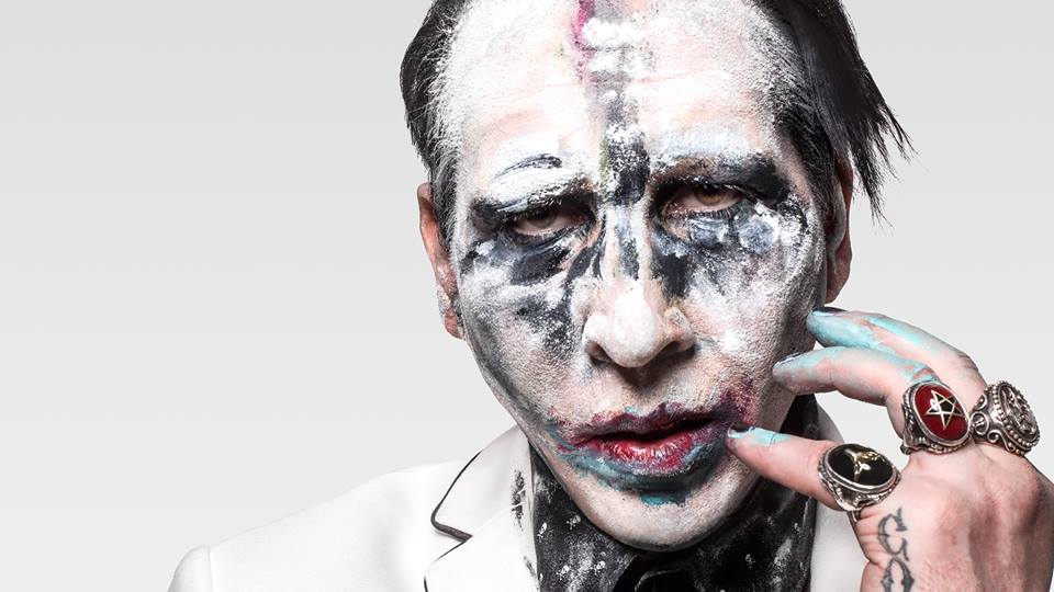 Marilyn Manson é hospitalizado após se ferir em palco