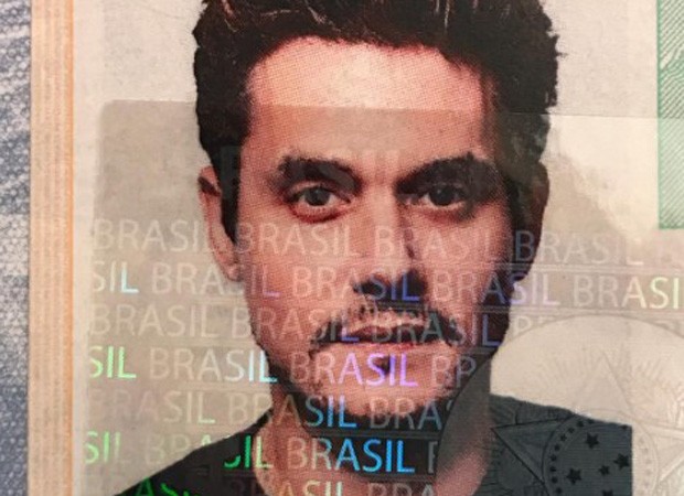 Prestes a desembarcar no Brasil, John Mayer posta foto do visto