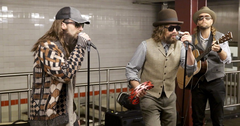 Maroon 5 faz show surpresa em estação de metrô de Nova York; assista