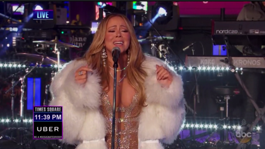 Mariah Carey volta a se apresentar na Times Square e supera show desastroso; assista