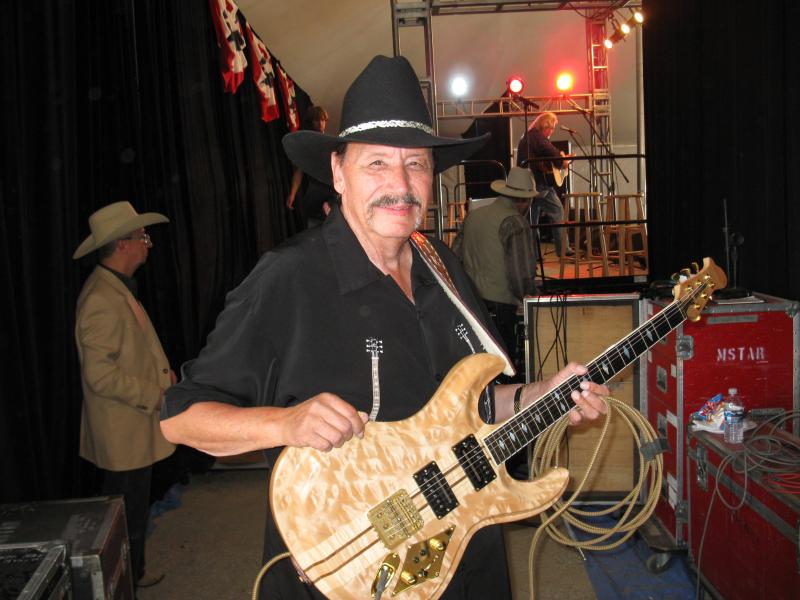Morre Nokie Edwards, guitarrista do The Ventures, aos 82 anos