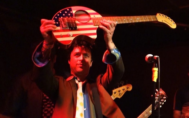Green Day toca David Bowie, Ramones e The Who em show secreto; assista