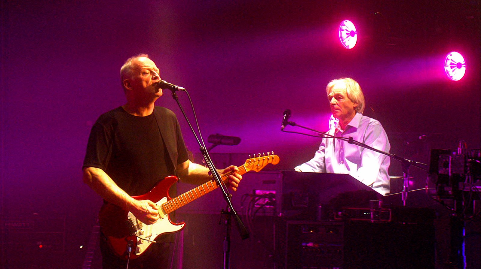 David Gilmour divulga vídeo ao vivo de ‘Wearing The Inside Out’, com Richard Wright