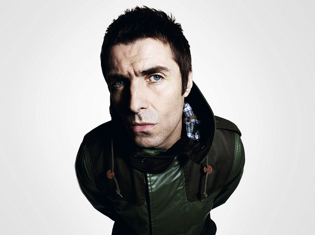 Liam Gallagher volta a criticar esposa do irmão Noel: ‘Está no nível de Putin’