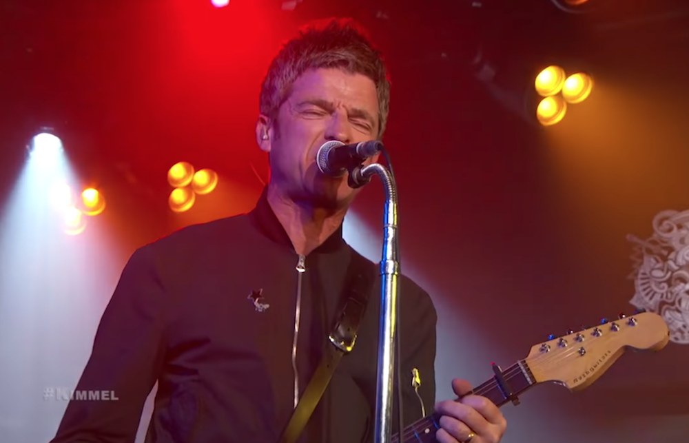 Noel Gallagher toca ‘Holy Mountain’ no ‘Jimmy Kimmel Live’; assista