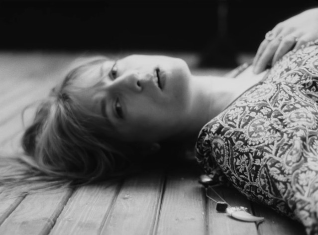 Florence + The Machine lança a inédita ‘Sky Full Of Song’; assista clipe