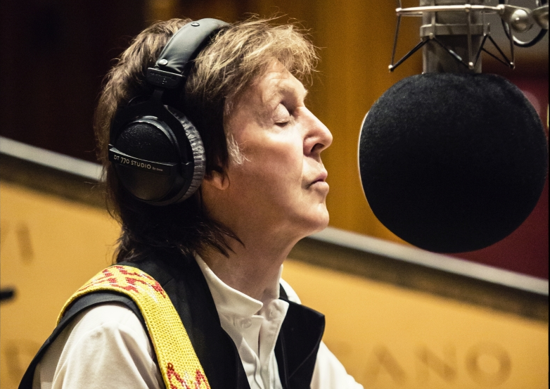 Paul McCartney divulga detalhes sobre novo álbum e lança duas inéditas; ouça