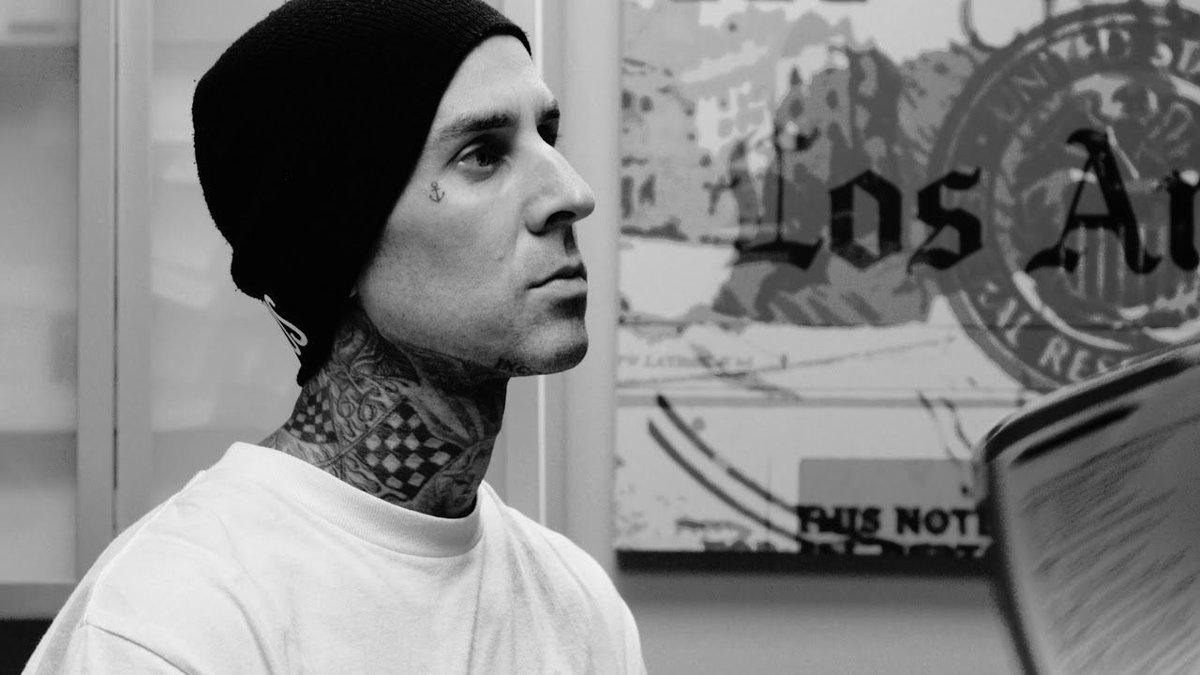 Travis Barker, do Blink-182, divulga vídeo sobre seu estado de saúde