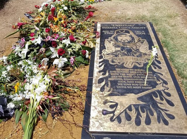 Vinnie Paul, do Pantera, é enterrado no Texas