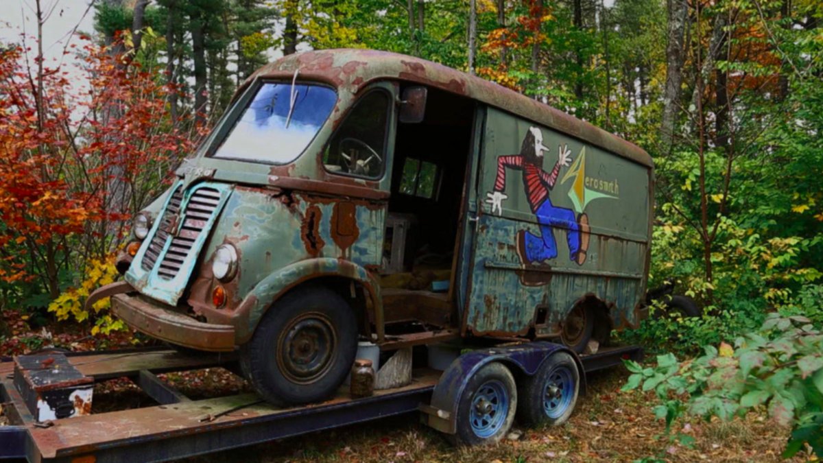Primeira van do Aerosmith é encontrada em fazenda em Massachusetts