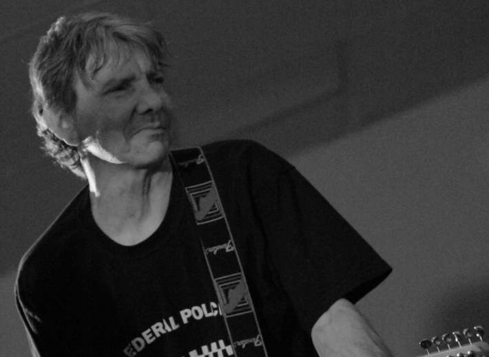 Michael Weiley, guitarrista do Spy v Spy, morre aos 59 anos