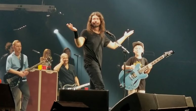 Foo Fighters faz cover do Metallica com garoto de 10 anos; assista