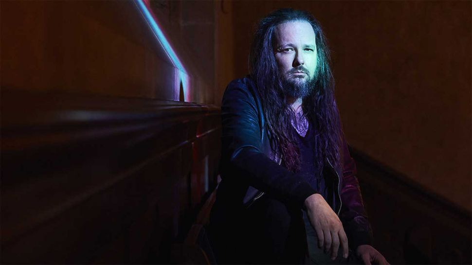 Jonathan Davis, do Korn, lança clipe da faixa ‘Basic Needs’