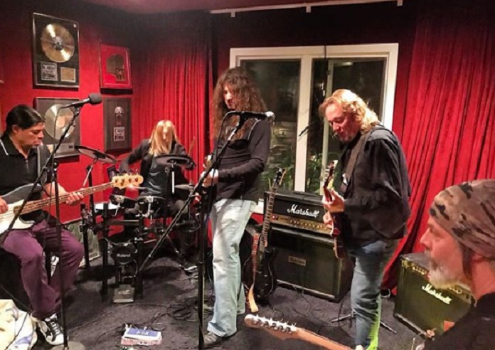 Membros do Metallica, Iron Maiden e Foo Fighters ensaiam juntos