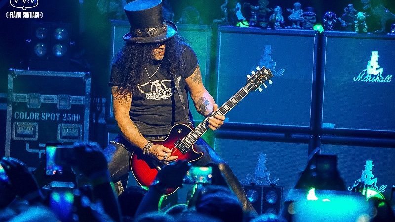 Slash prioriza repertório da carreira solo em show em São Paulo