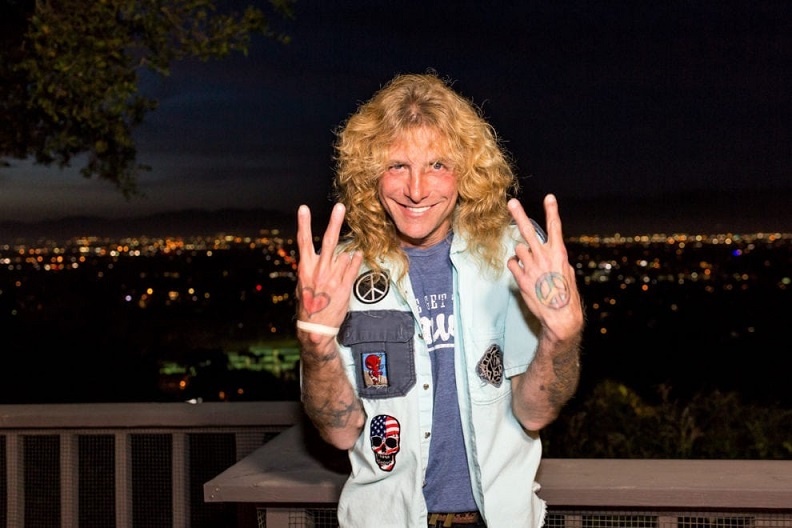 Guns N’ Roses: Steven Adler diz em vídeo que está ‘vivo e bem’; veja