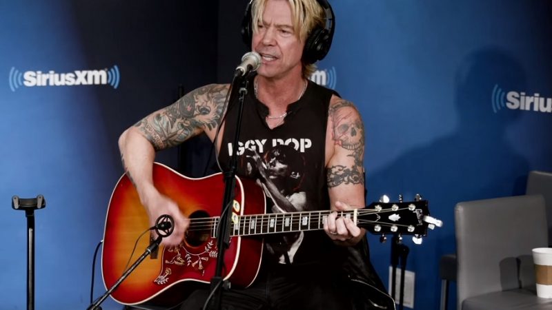 Duff McKagan toca versão acústica do novo single ‘Chip Away’; assista