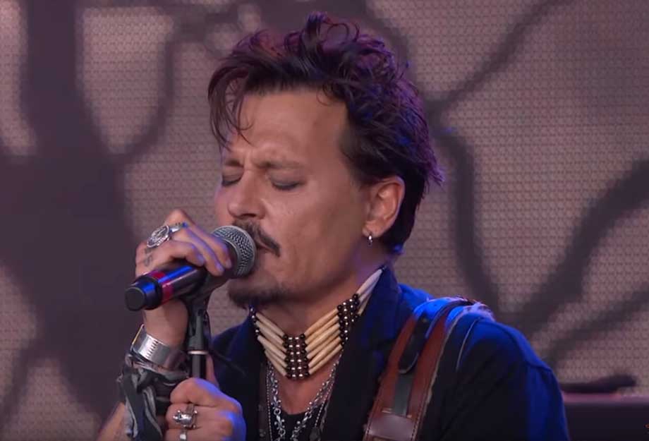 Johnny Depp, com Hollywood Vampires, canta ‘Heroes’ de David Bowie no Jimmy Kimmel Live; assista