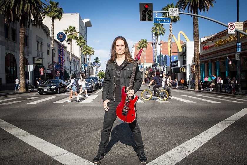 Kiko Loureiro participa de palestra no We Are Omie 2019