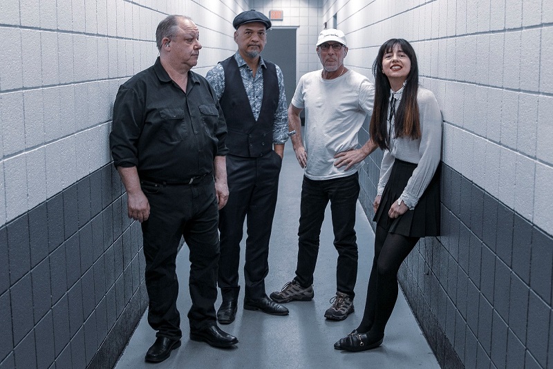 Pixies anuncia novo álbum e lança single inédito ‘On Graveyard Hill’