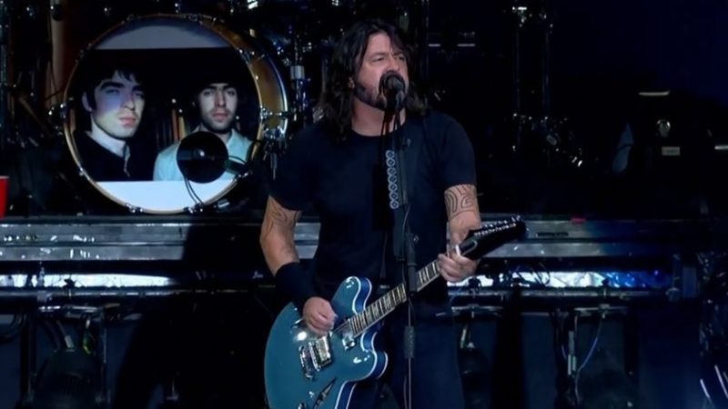 Foo Fighters quer reunião do Oasis: ‘Estamos tentando’, diz Dave Grohl