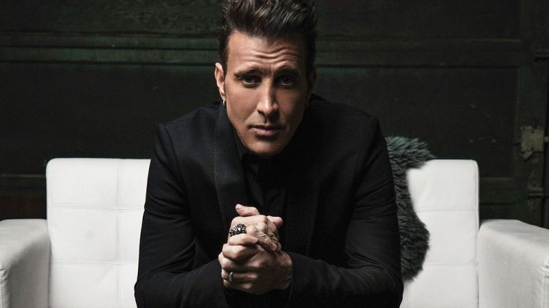 Scott Stapp, vocalista do Creed, confirma turnê no Brasil em novembro