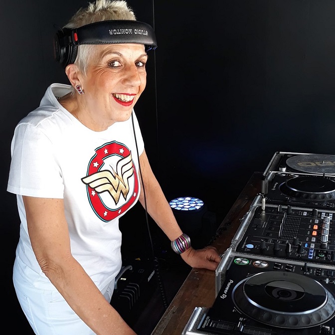 Sonia Abreu, a primeira DJ mulher do Brasil, morre aos 67 anos